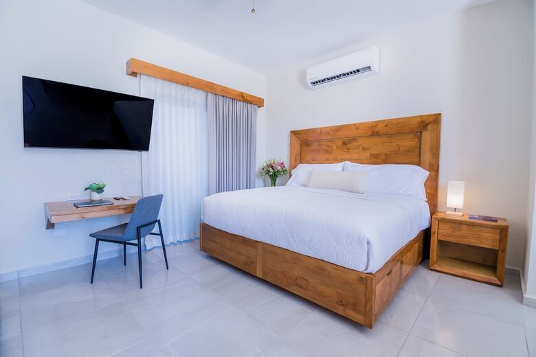 Hotel Josefa Suites