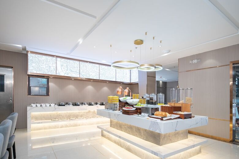 Poltton International Hotel