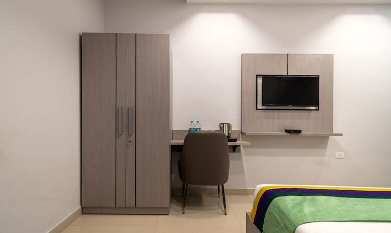 Hotel Treebo La Mirage Suite