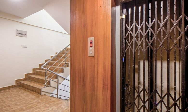 Hotel Treebo Royal Orbit, Metropoliton