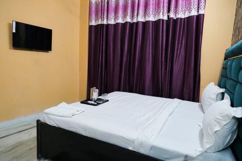 Roomshala 155 Hotel Jpc