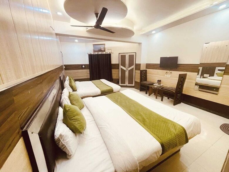 Hotel Alpine By The Golden Taj Group