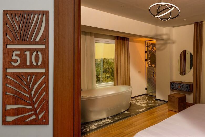 Aparthotel Guest House Paradise Top Roof Pyramids View