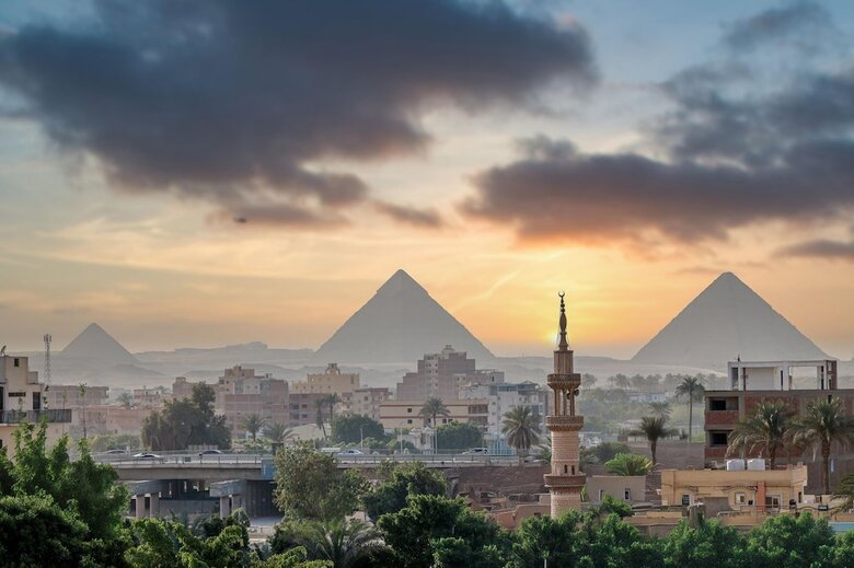 Aparthotel Guest House Paradise Top Roof Pyramids View