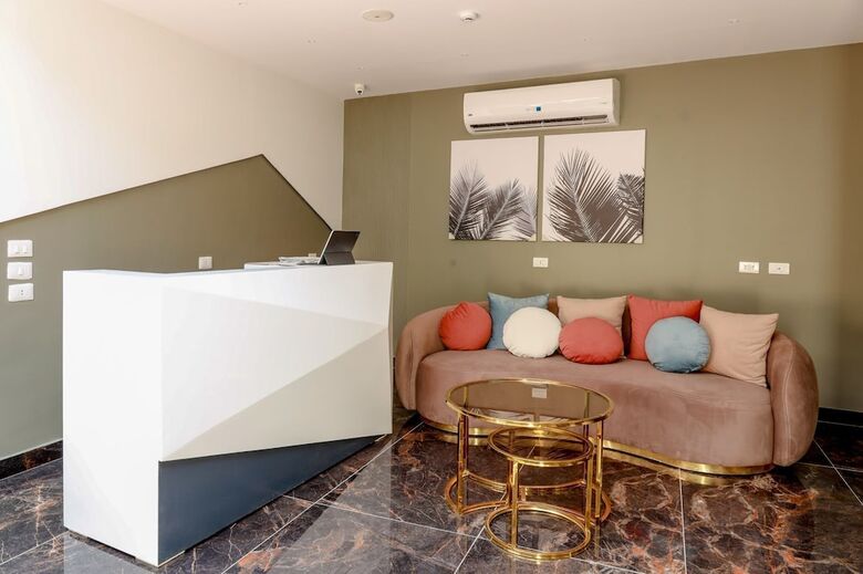 Aparthotel Guest House Paradise Top Roof Pyramids View