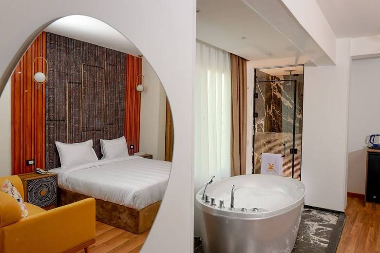 Aparthotel Guest House Paradise Top Roof Pyramids View