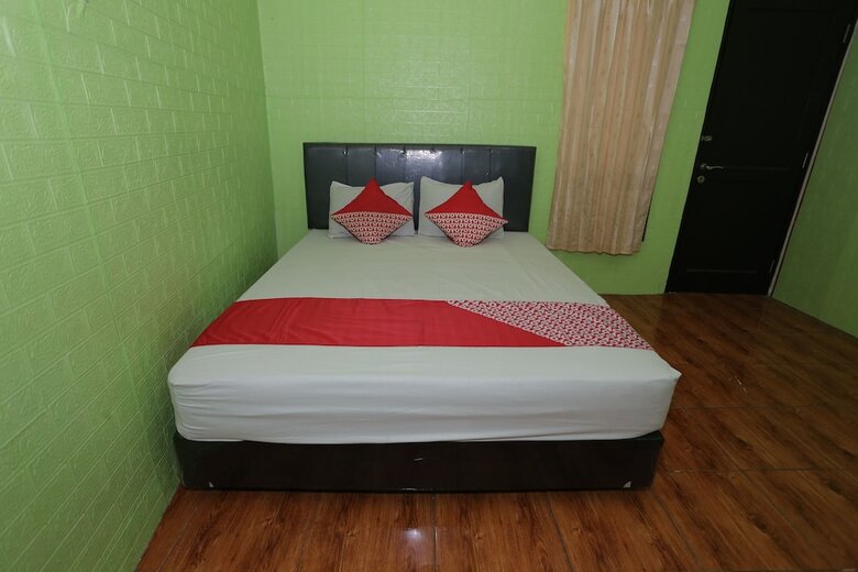 Hotel Oyo 93021 Kost Dison