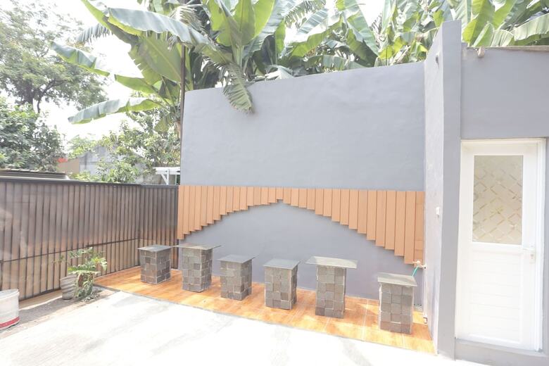 Hotel Oyo 93021 Kost Dison