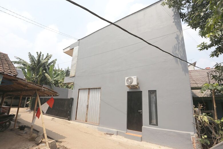Hotel Oyo 93021 Kost Dison
