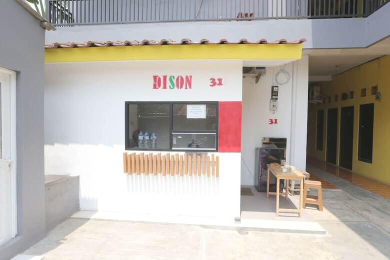 Hotel Oyo 93021 Kost Dison