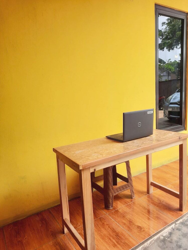 Hotel Oyo 93021 Kost Dison