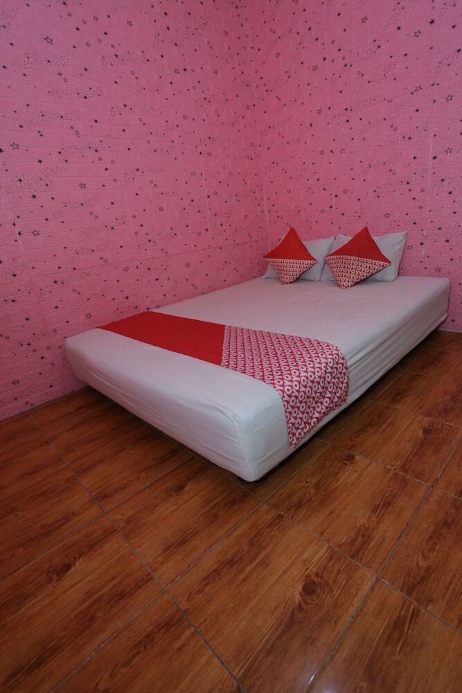 Hotel Oyo 93021 Kost Dison