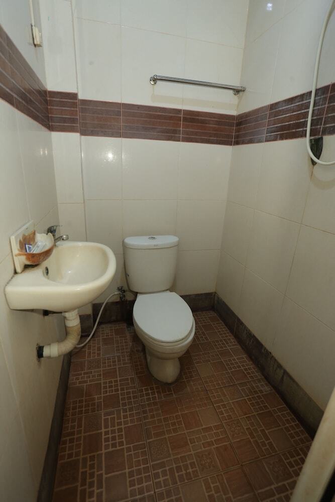 Hotel Oyo 93021 Kost Dison