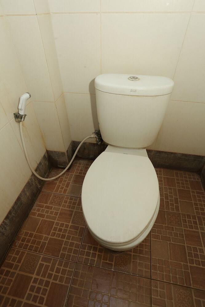 Hotel Oyo 93021 Kost Dison