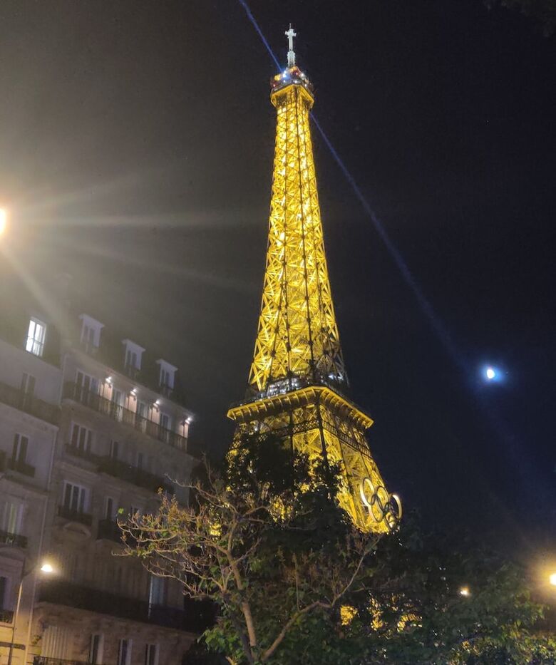 Eiffel Edge Escape (30 M�tres De La Tour Eiffel)