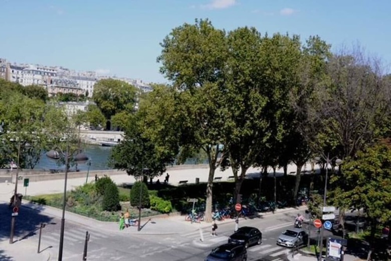 Eiffel Edge Escape (30 M�tres De La Tour Eiffel)