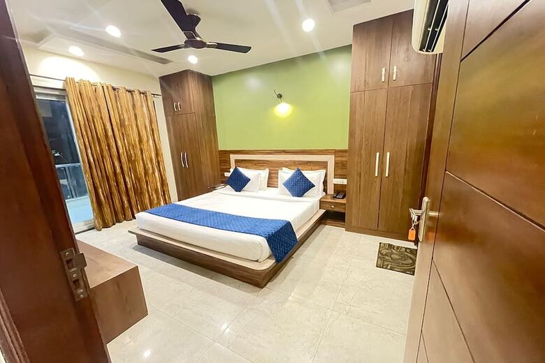 The Indian Hotel & Kitchen