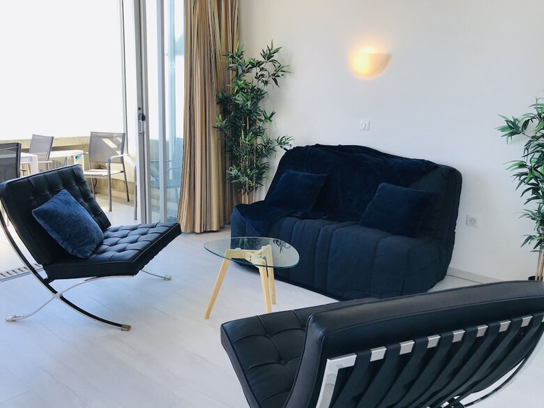 Costa Plana Collection