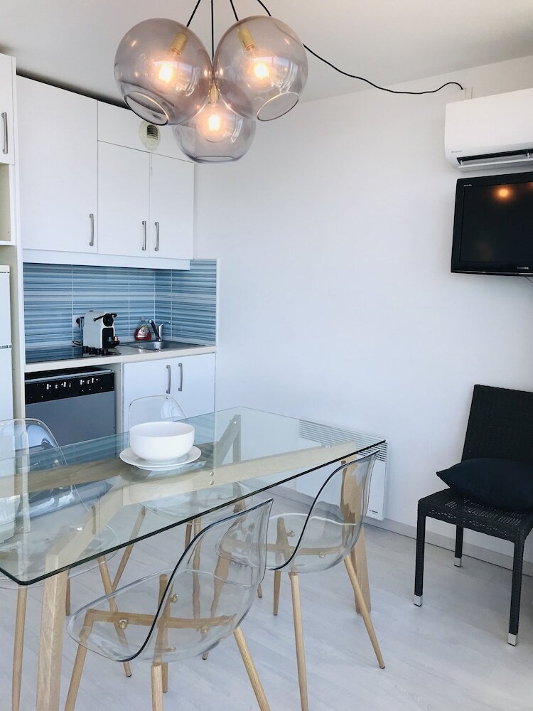 Costa Plana Collection