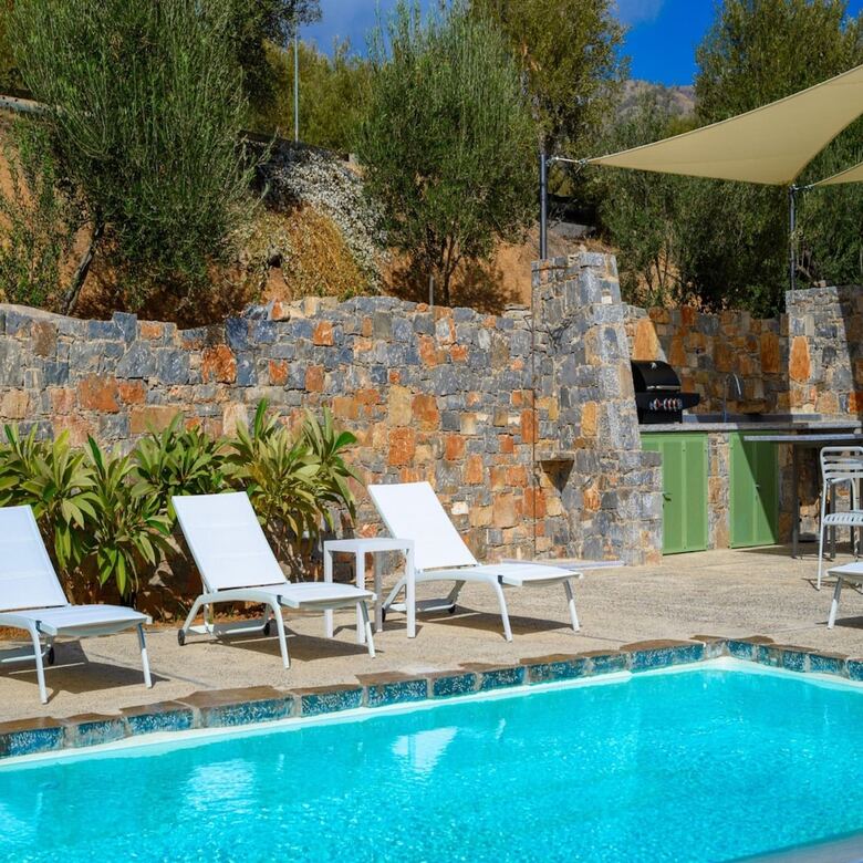 Roots Suites In Crete