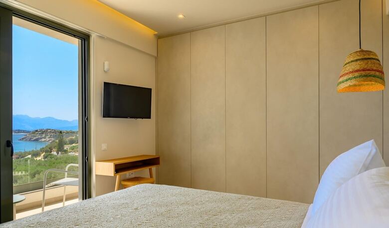 Roots Suites In Crete