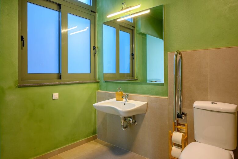 Roots Suites In Crete