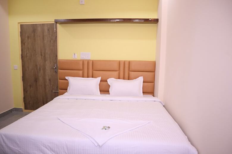 Hotel Smilestay Karanji Paradise