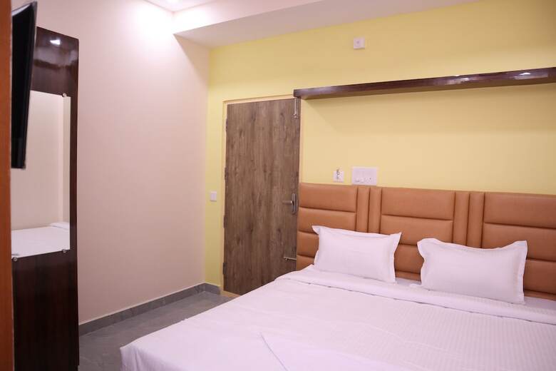 Hotel Smilestay Karanji Paradise