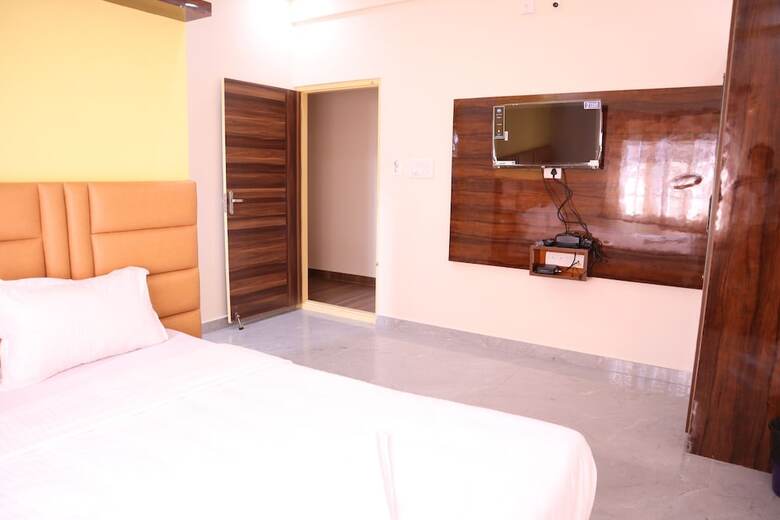 Hotel Smilestay Karanji Paradise