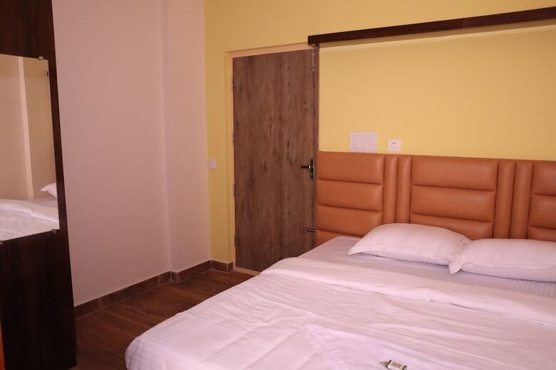 Hotel Smilestay Karanji Paradise
