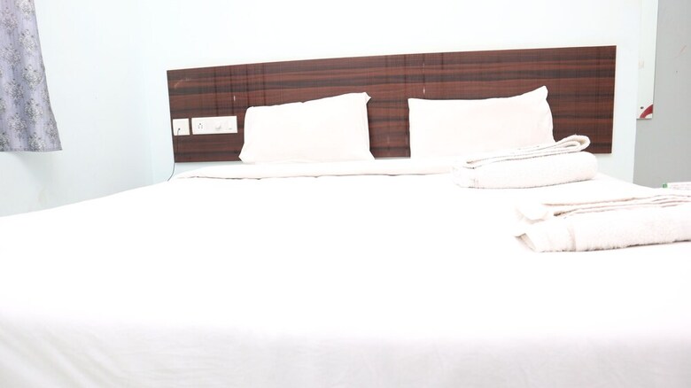 Hotel Smile Stay Karanji Comforts