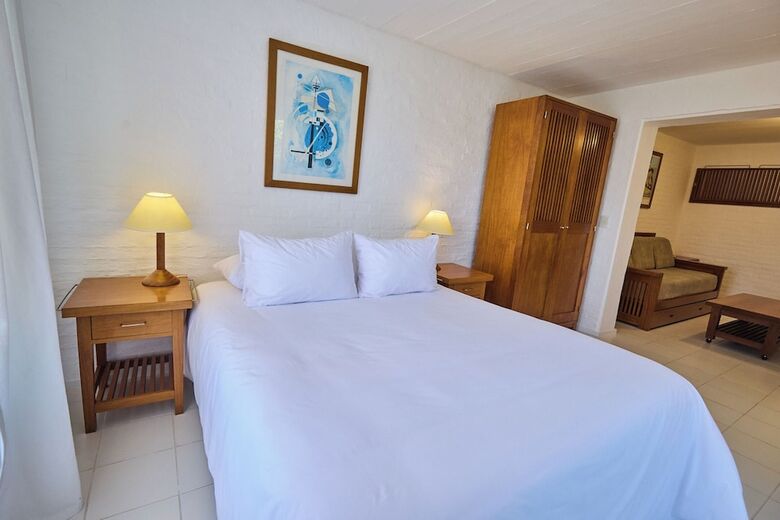Hotel Las Olas Resort