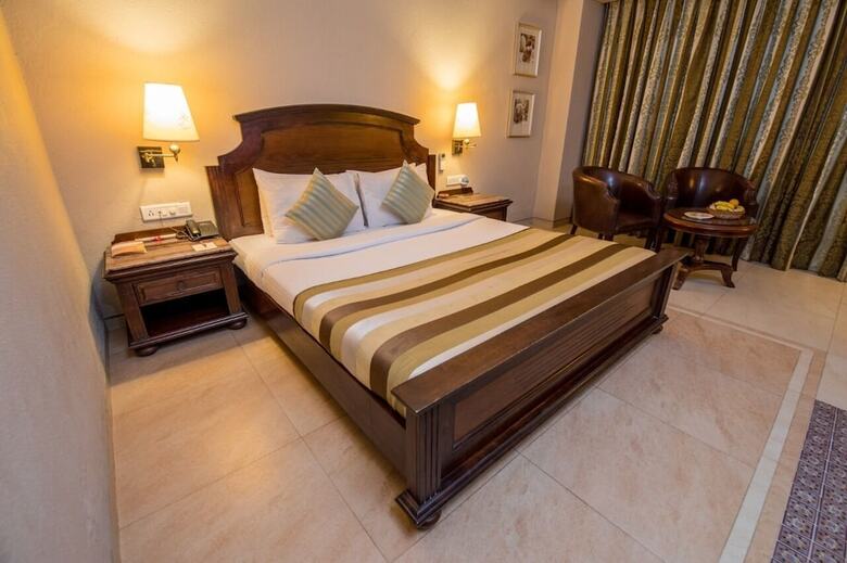 Hotel Neelam The Glitz