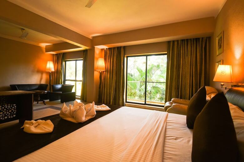 Hotel Neelam The Glitz