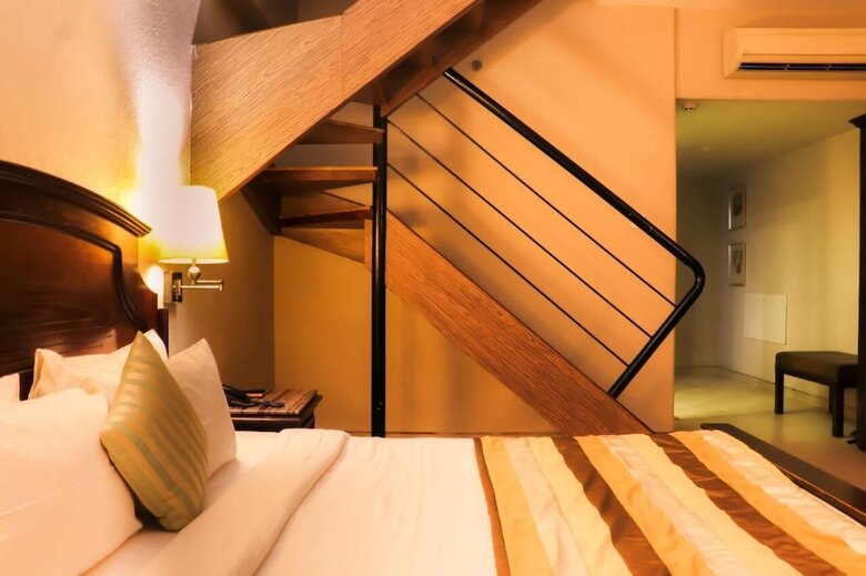 Hotel Neelam The Glitz