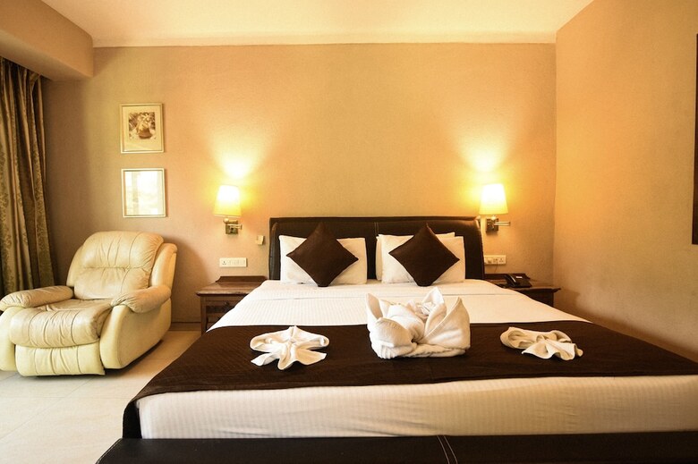 Hotel Neelam The Glitz