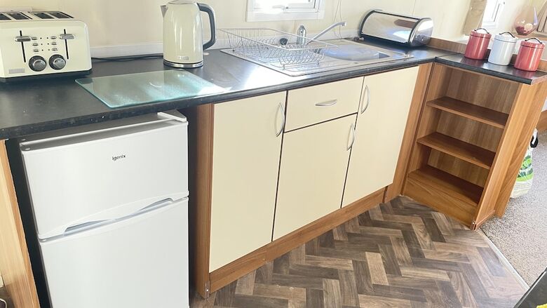 Captivating 2-bed Caravan In Clacton-on-sea