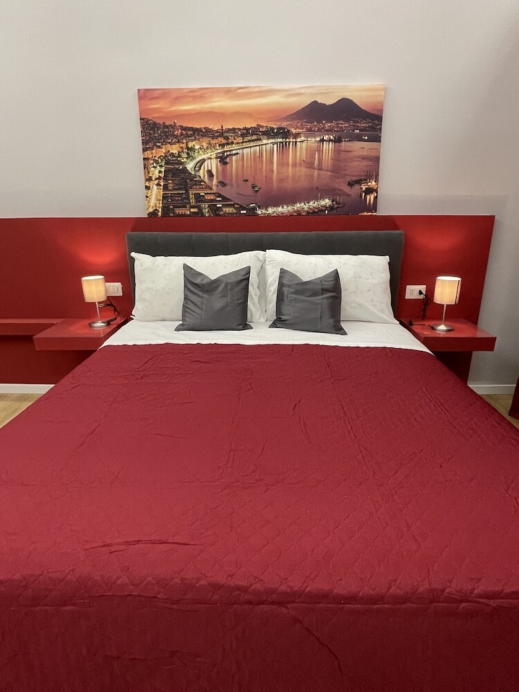 Vomero Suite And Deluxe Room