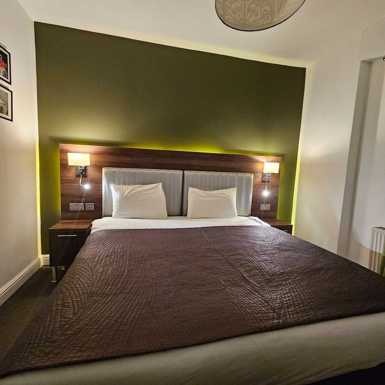 Chelsea House Hotel
