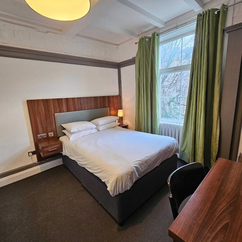 Chelsea House Hotel