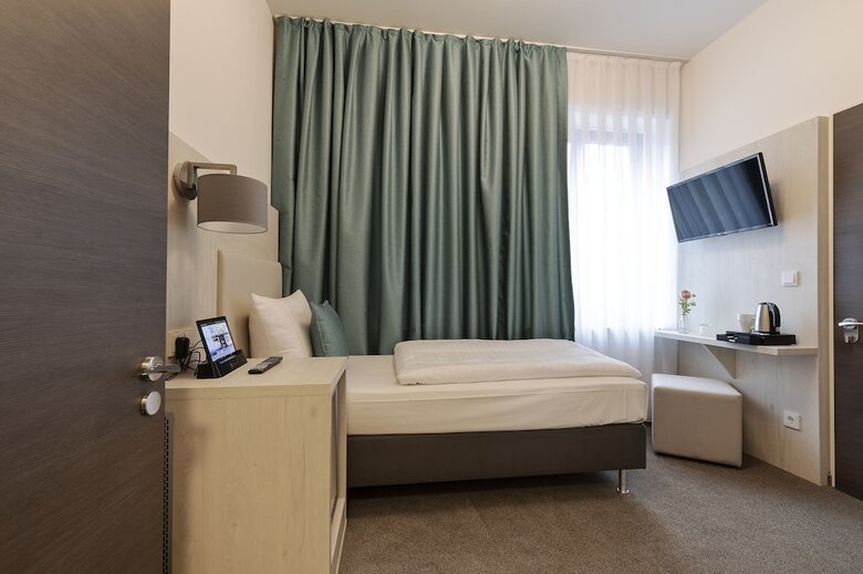 Apricot Hotel