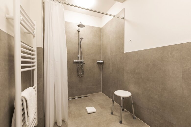 Apricot Hotel