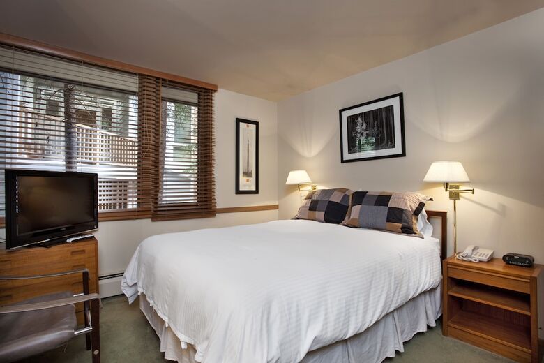 Bed & Breakfast Hearthstone House