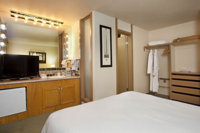 Bed & Breakfast Hearthstone House