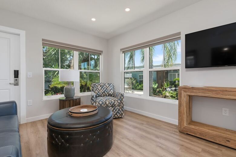 Hotel Escape Coastal Resort On Casey Key