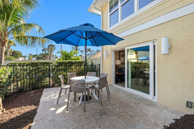 Hotel Escape Coastal Resort On Casey Key