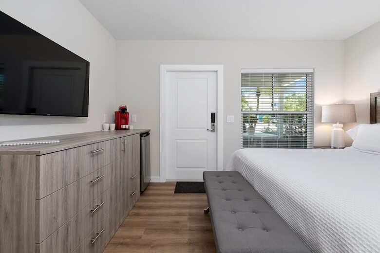 Hotel Escape Coastal Resort On Casey Key