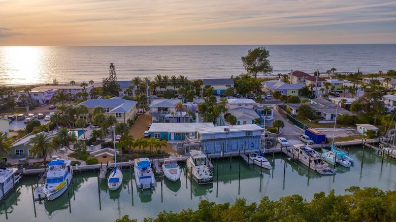 Hotel Escape Coastal Resort On Casey Key