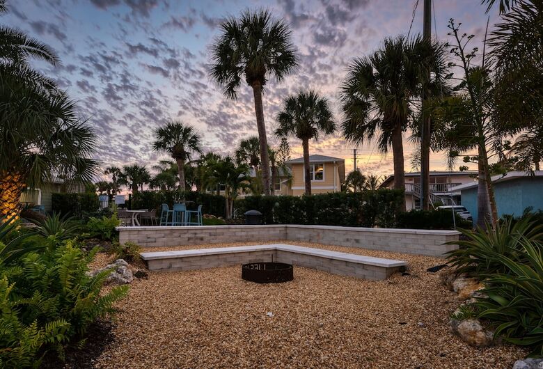 Hotel Escape Coastal Resort On Casey Key