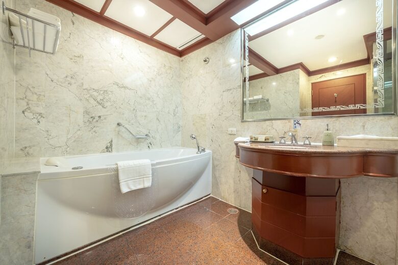 Hotel Ramada By Wyndham Bangkok Chaophya Park